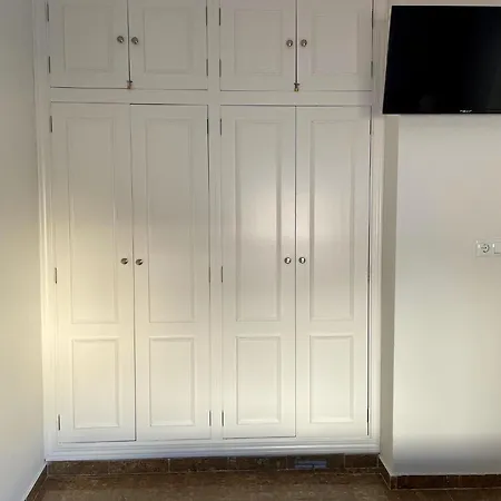 Nic Apartment *