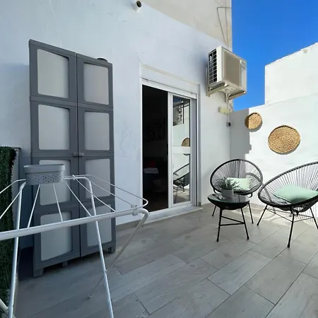 Nic Apartment *